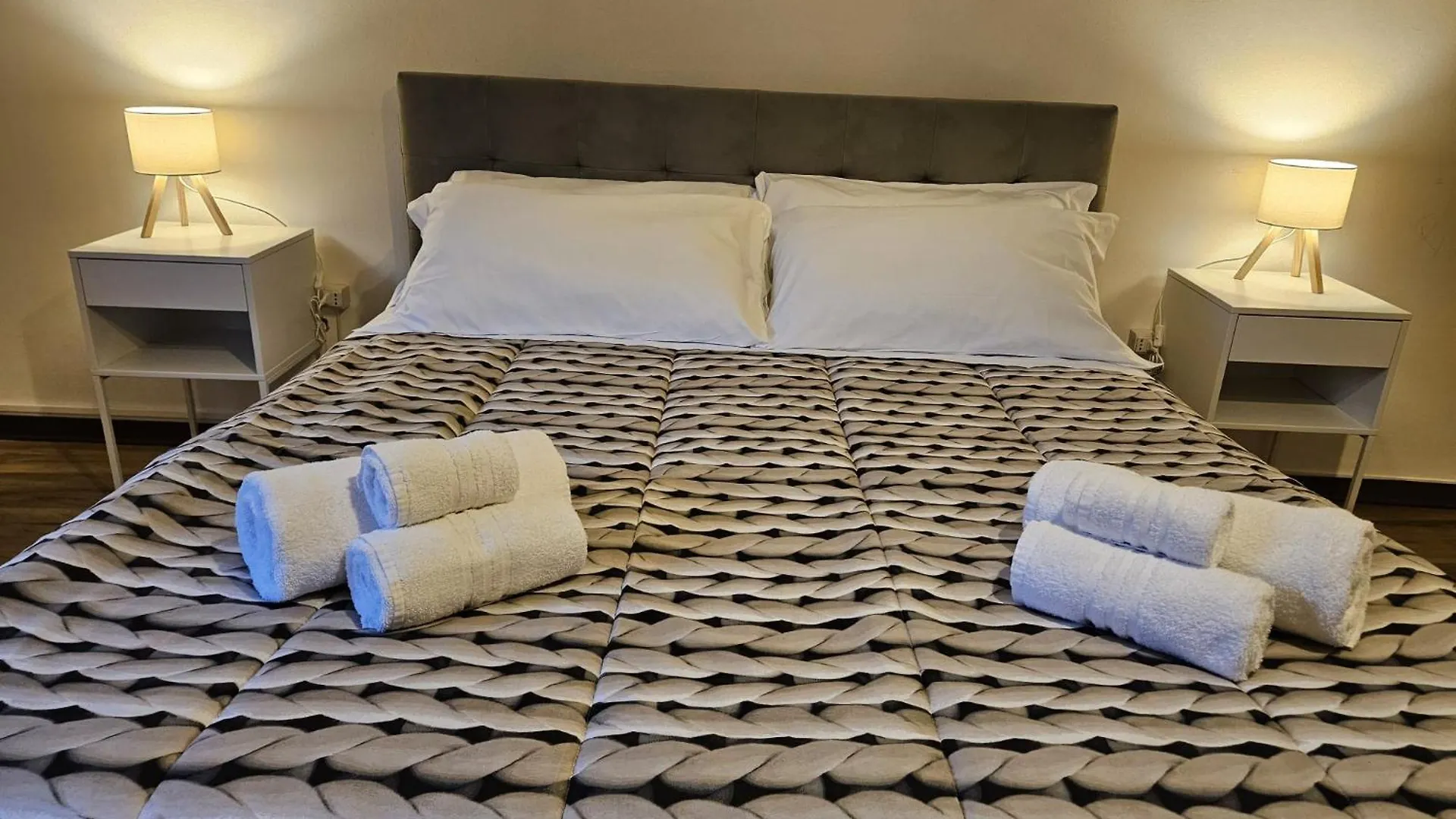 Tower Rooms Pise 0*,  Italie